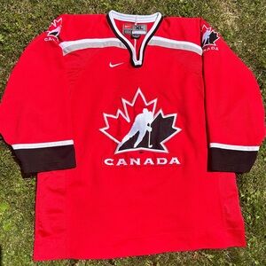 1998 Nike Team Canada Nagano Olympics Jersey 
Size XL